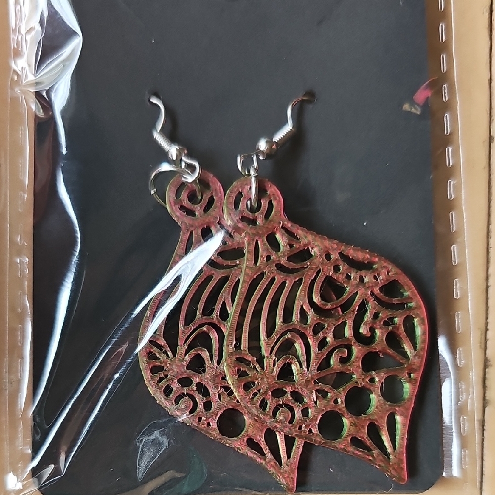 Elegant Red and Green Filigree Earrings